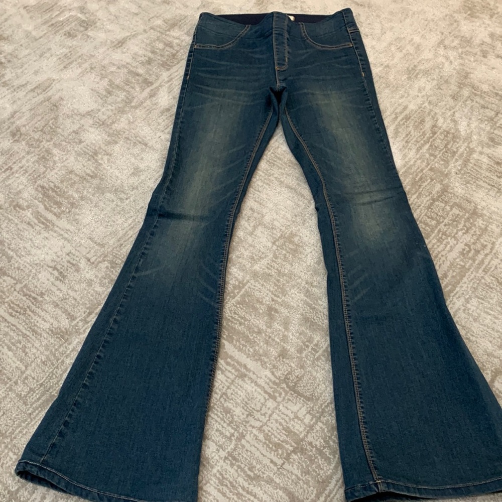 Free People stretchy denim flare pull on jeans slimming comfortable and sexy